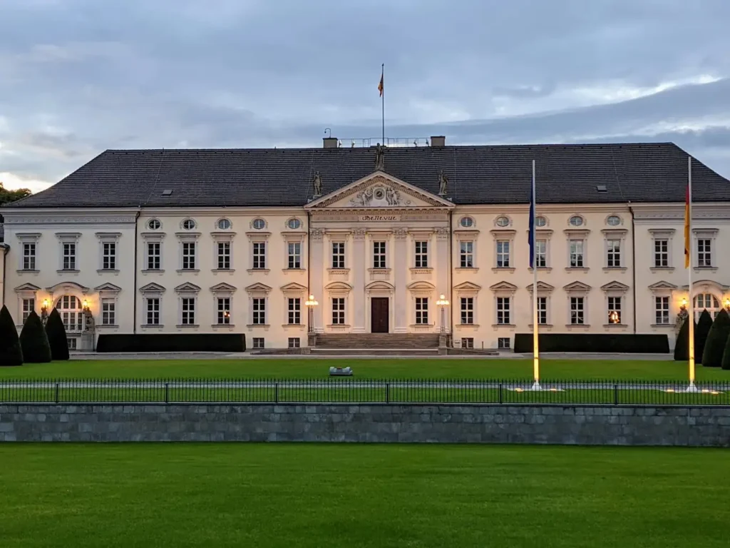 Bellevue Palace (Schloss Bellevue) in berlin , Castles in berlin