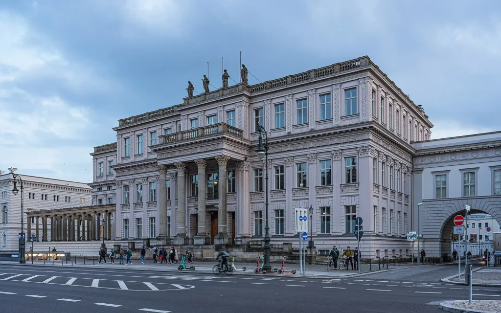 Crown Prince Palace in berlin , Castles in berlin